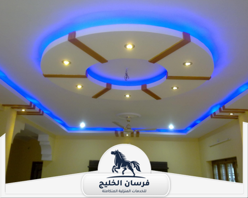ديكورات جبس بورد اسقف في دبي بتصميم دائري وإضاءة LED مخفية عصرية