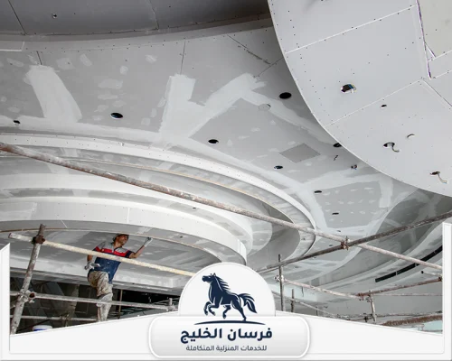 شركة تركيب جبس بورد في أم القيوين 0547761153 فرسان الخليج تركيب جبس بورد في أم القيوين سقف فلات مودرن بإضاءة مخفية وتشطيب فخم