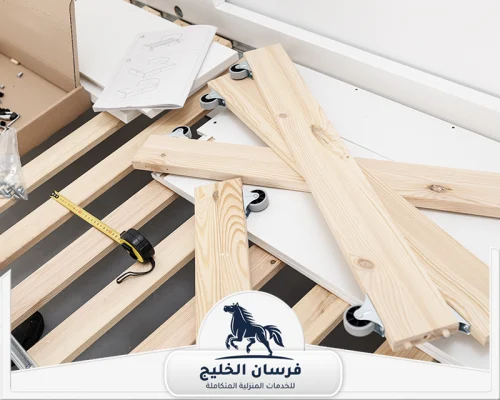 عمال نجار في الفجيرة 0547761153 فرسان الخليج قطع خشبية مع عجلات ومسامير جاهزة لتجميع وحدة أثاث.