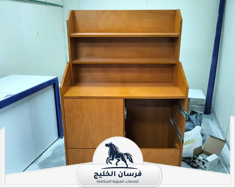 نجار موبيليا في رأس الخيمة - فرسان الخليج نموذج من أعمال تفصيل الأثاث الخشبي يوضح دقة القص والتركيب مع تشطيب ناعم ومظهر متناسق.
