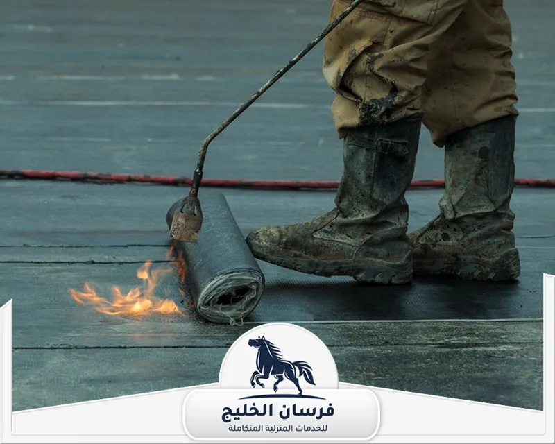 مقاول عزل اسطح في الشارقة - فرسان الخليج تنفيذ عزل رول للأسطح بطريقة احترافية للحفاظ على سلامة المبنى.