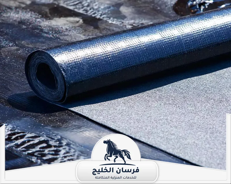 عزل اسطح في ابوظبي - فرسان الخليج غشاء بيتوميني ملفوف يستخدم ضمن أنظمة العزل المائي للأسطح.