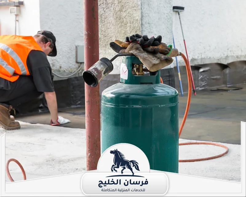 عزل الاسطح في راس الخيمة - فرسان الخليج استخدام أدوات اللحام الحراري في تركيب طبقات العزل المائي للأسطح.