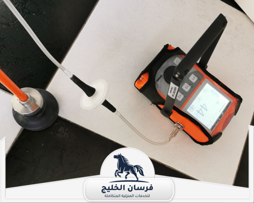 كشف تسرب المياه تحت البلاط الفجيرة 0547761153 فرسان الخليج جهاز رقمي متصل بمجس أرضي لتحديد مكان تسرب المياه تحت البلاط.