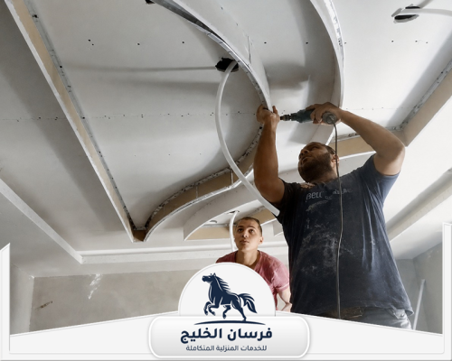 عمال جبس بورد في عجمان 0547761153 فرسان الخليج أعمال جبس بورد للأسقف أثناء مرحلة التشكيل والبناء الداخلي